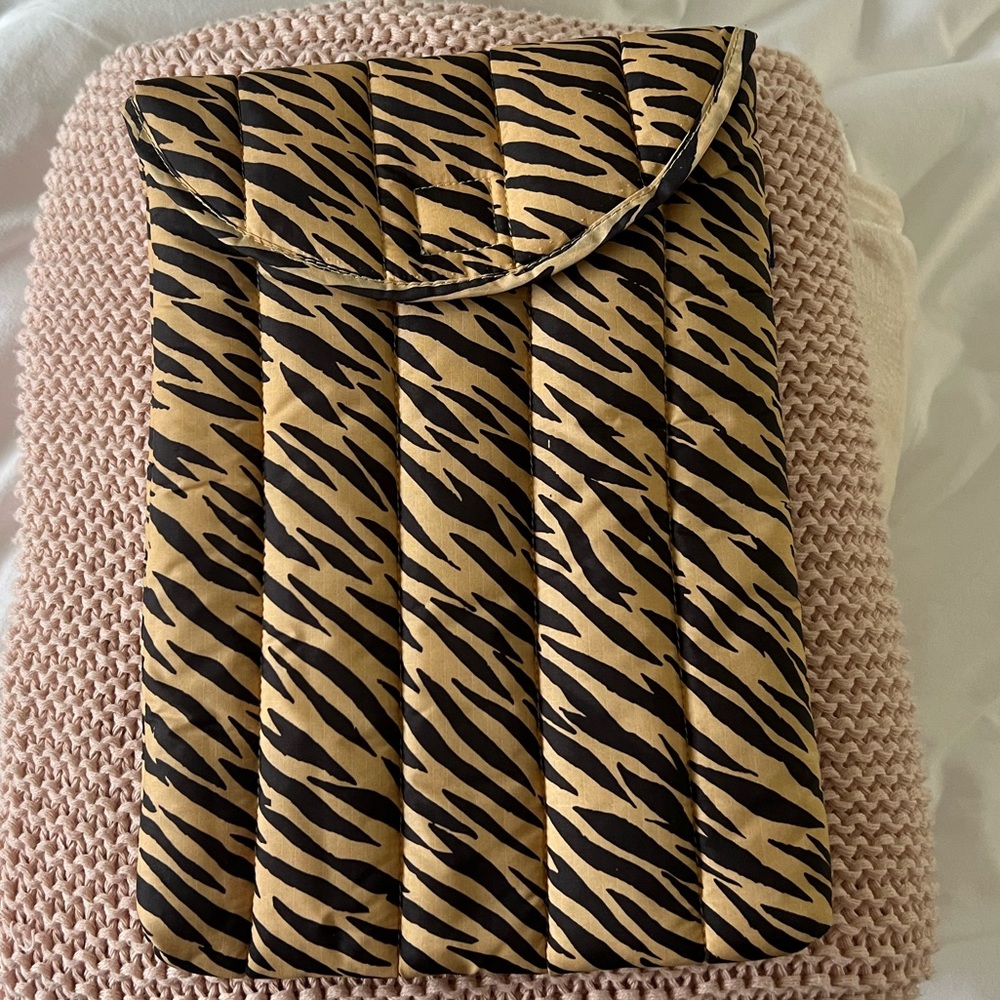 Baggu tiger stripe 13” laptop sleeve